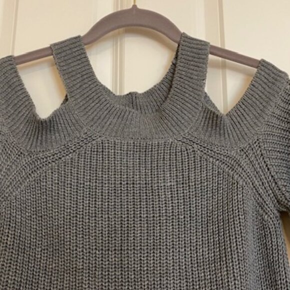 dRA Los Angeles Cold Shoulde r Short Sleeve Sweater Gray Size S - Picture 3 of 11